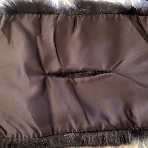 Brand new!  Beautiful faux fur scarf - Picture 4 of 4